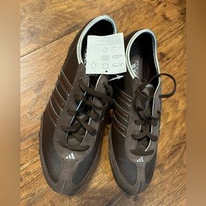 Adidas Amala women’s Size 7.5 color brown.